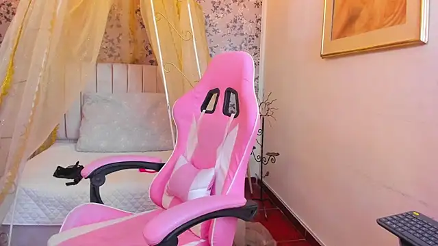 agatha rusell  online show from 02-20-25, 10:48