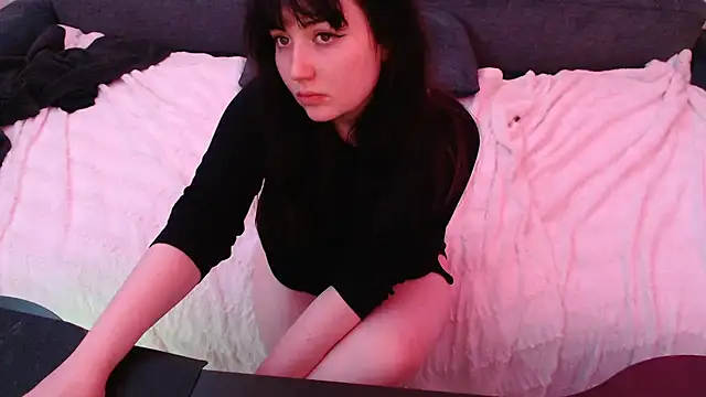 Lynylou online show from 12-21-24, 06:52