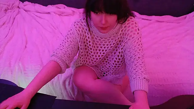 Lynylou online show from 12-22-24, 09:42