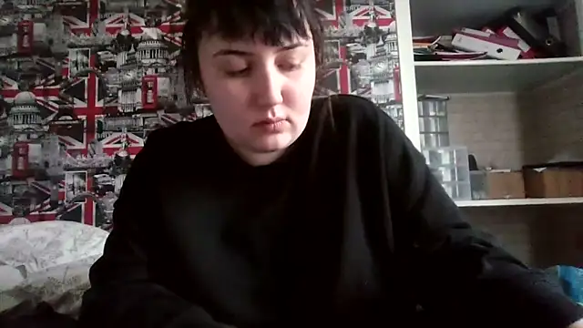 Lynylou online show from 10-19-25, 01:45