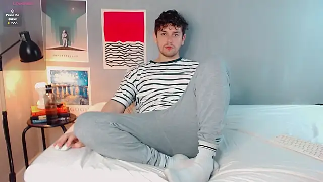 Snapshot of Elio555 chatting on 12-21-25, 04:03 Elio555 online show from 12-21-25, 04:03