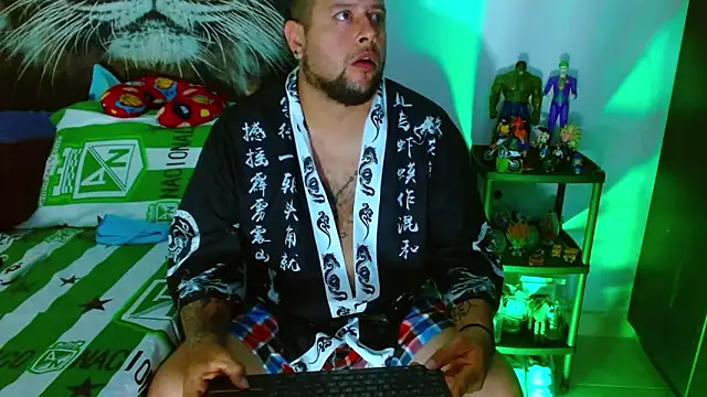 Michaell Myerss  online show from 12-17-25, 01:06