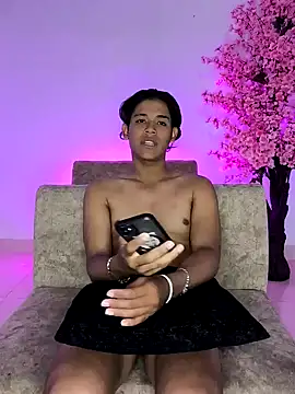 Snapshot of valmon21 chatting on 01-07-25, 03:44 valmon21 online show from 01-07-25, 03:44