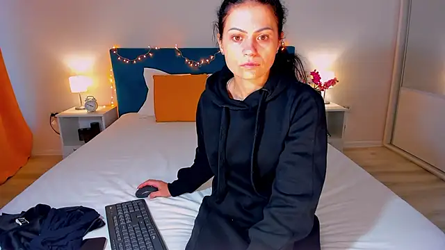 Snapshot of devilish_angel chatting on 11-25-25, 05:40 devilish angel online show from 11-25-25, 05:40