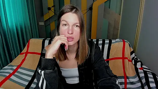 EmilyWalkeri online show from 11-11-25, 08:36