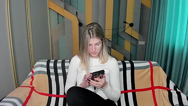 EmilyWalkeri online show from 12-19-25, 07:48