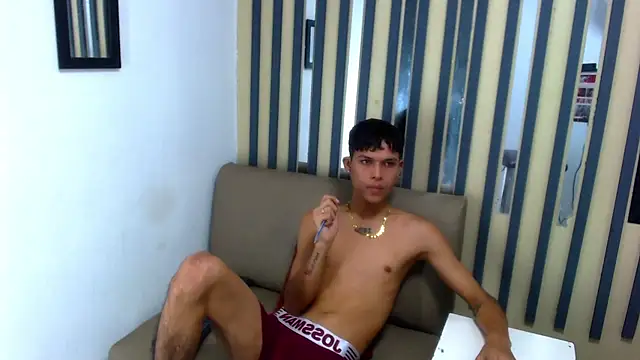 Snapshot of Levis_Montes chatting on 12-18-24, 07:08 Levis Montes online show from 12-18-24, 07:08