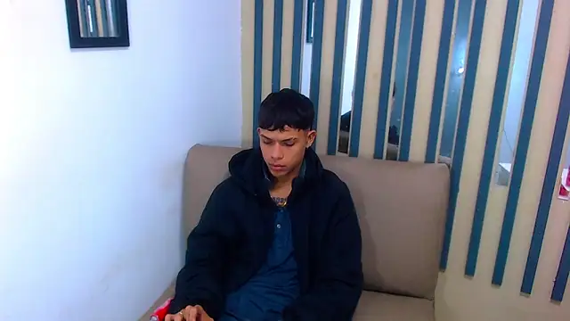 Snapshot of Levis_Montes chatting on 01-03-25, 02:08 Levis Montes online show from 01-03-25, 02:08