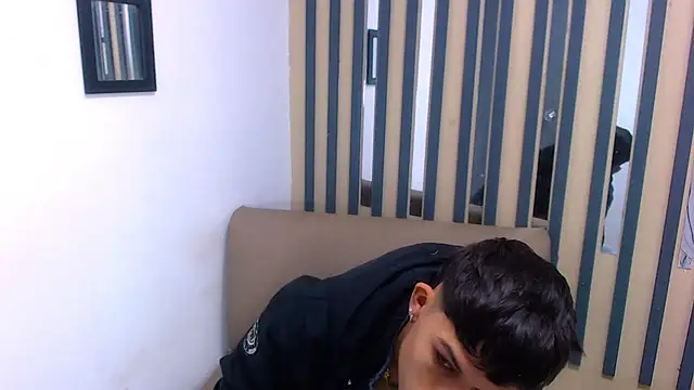 Snapshot of Levis_Montes chatting on 01-04-25, 01:53 Levis Montes online show from 01-04-25, 01:53