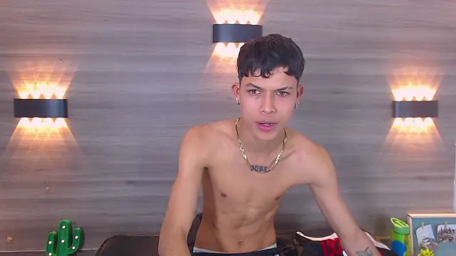 Snapshot of Levis_Montes chatting on 01-09-25, 05:00 Levis Montes online show from 01-09-25, 05:00