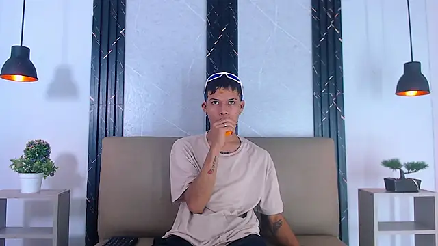 Snapshot of Levis_Montes chatting on 02-12-25, 07:24 Levis Montes online show from 02-12-25, 07:24