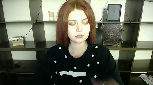 Lizzy Love online show from 12-24-24, 12:33