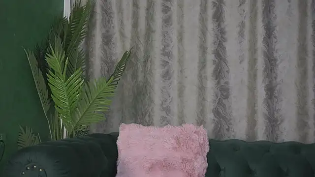 FoxieJullia online show from 03-09-25, 05:11