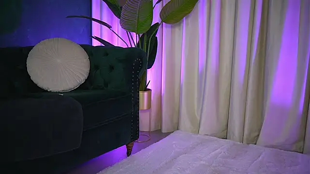 FoxieJullia online show from 11-08-25, 04:45