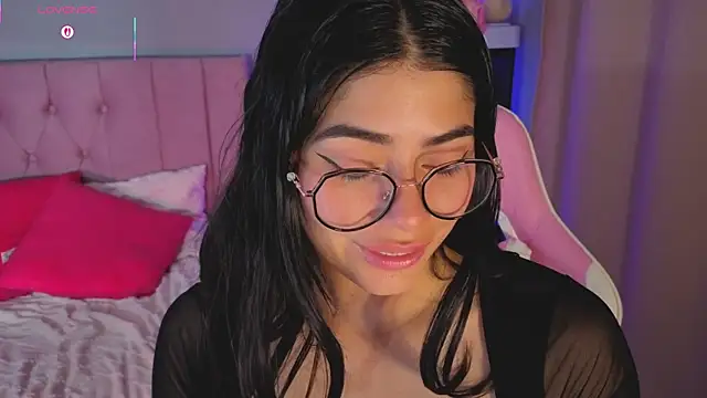 Snapshot of LoaLuxury chatting on 12-04-25, 12:58 LoaLuxury online show from 12-04-25, 12:58