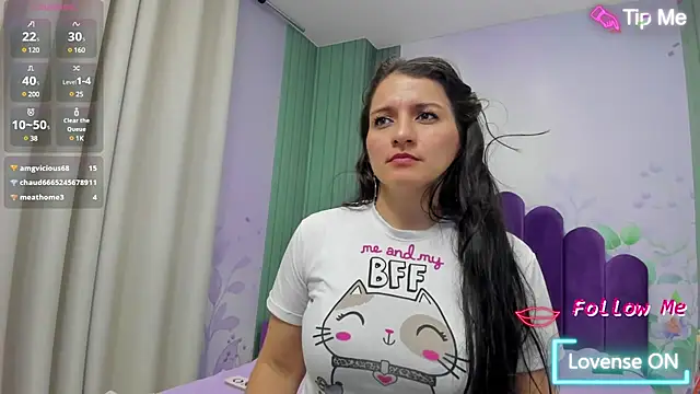 Snapshot of Emelyross_ chatting on 02-25-25, 12:03 Emelyross online show from 02-25-25, 12:03