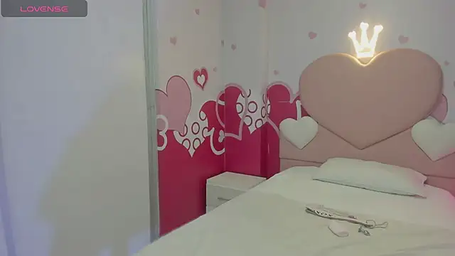 Snapshot of Emelyross_ chatting on 03-16-25, 12:34 Emelyross online show from 03-16-25, 12:34