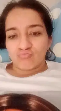 Snapshot of Emelyross_ chatting on 03-21-25, 01:01 Emelyross online show from 03-21-25, 01:01