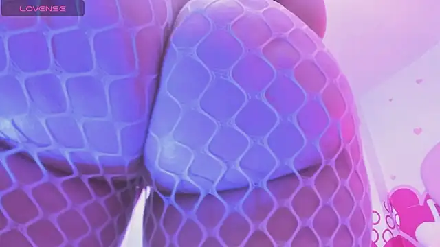 Snapshot of Emelyross_ chatting on 03-23-25, 06:16 Emelyross online show from 03-23-25, 06:16