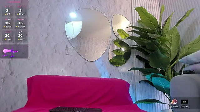 Snapshot of Emelyross_ chatting on 10-23-25, 12:54 Emelyross online show from 10-23-25, 12:54