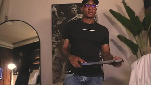 Logan Varela online show from 02-12-25, 09:22