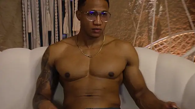 Logan Varela online show from 09-10-25, 01:22