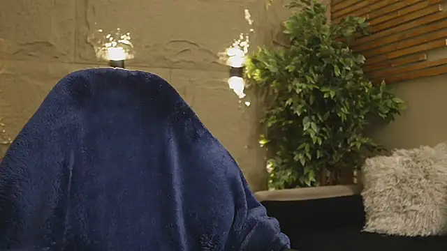 Logan Varela online show from 12-22-25, 02:14