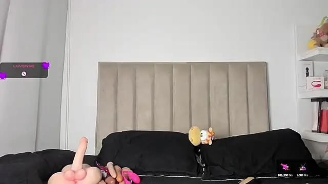 Snapshot of Queen_Antonella_Oficial chatting on 01-29-25, 11:51 Queen Antonella Oficial online show from 01-29-25, 11:51