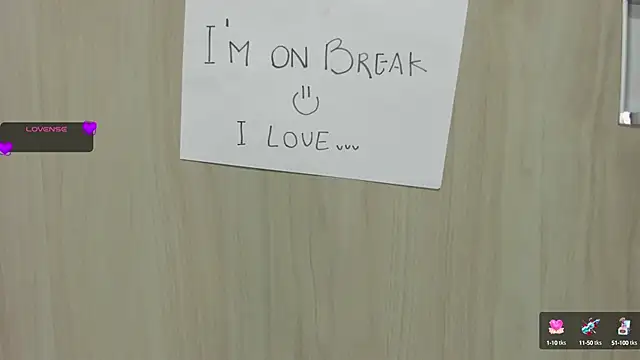 Snapshot of Queen_Antonella_Oficial chatting on 02-05-25, 11:44 Queen Antonella Oficial online show from 02-05-25, 11:44