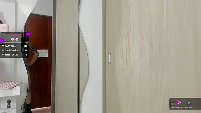 Snapshot of Queen_Antonella_Oficial chatting on 02-22-25, 05:46 Queen Antonella Oficial online show from 02-22-25, 05:46