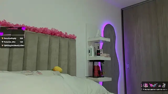 Snapshot of Queen_Antonella_Oficial chatting on 02-25-25, 06:09 Queen Antonella Oficial online show from 02-25-25, 06:09