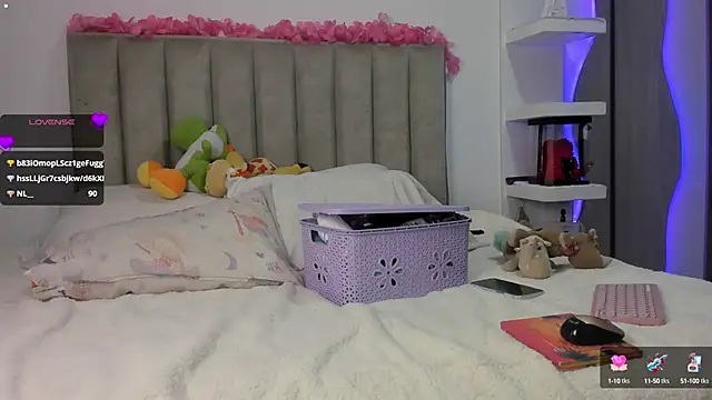 Snapshot of Queen_Antonella_Oficial chatting on 02-26-25, 08:33 Queen Antonella Oficial online show from 02-26-25, 08:33