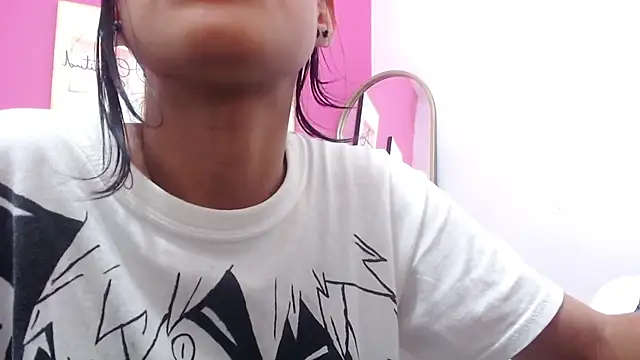 Snapshot of yourcuteneighbourr chatting on 03-19-25, 06:03 yourcuteneighbourr online show from 03-19-25, 06:03