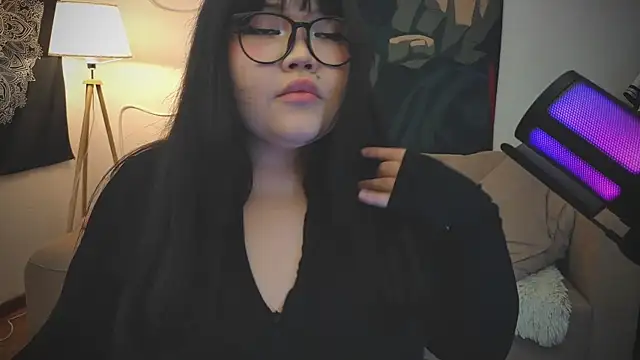 Snapshot of LeyaKan chatting on 02-02-25, 10:13 LeyaKan online show from 02-02-25, 10:13