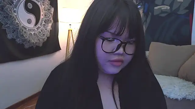 Snapshot of LeyaKan chatting on 02-09-25, 09:39 LeyaKan online show from 02-09-25, 09:39