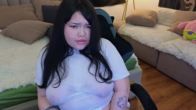 Snapshot of LeyaKan chatting on 03-05-25, 11:27 LeyaKan online show from 03-05-25, 11:27