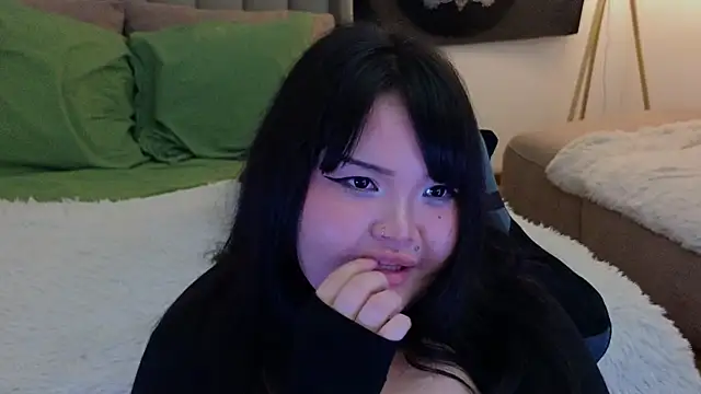 Snapshot of LeyaKan chatting on 03-13-25, 12:05 LeyaKan online show from 03-13-25, 12:05