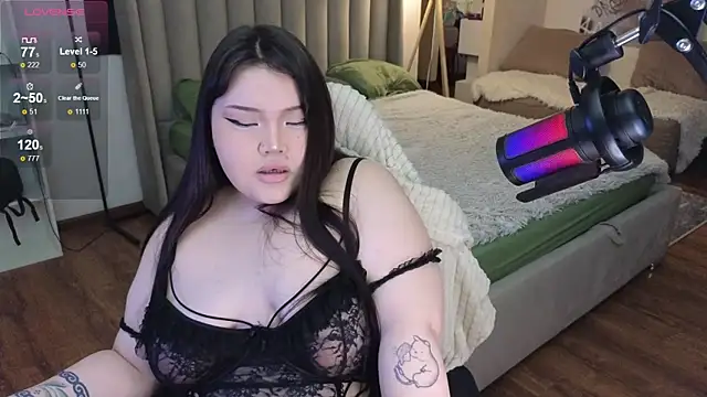 Snapshot of LeyaKan chatting on 10-21-25, 11:55 LeyaKan online show from 10-21-25, 11:55