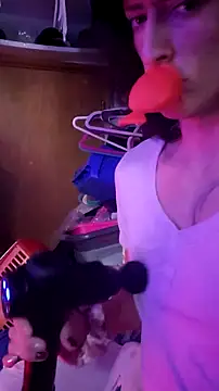 gurlnips online show from 10-18-25, 07:36