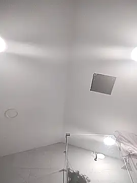 gurlnips online show from 12-22-25, 08:33