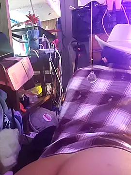 gurlnips online show from 04-26-26, 01:47