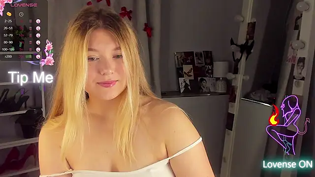 Snapshot of Rebecca_Kelly chatting on 09-15-25, 01:38 Rebecca Kelly online show from 09-15-25, 01:38