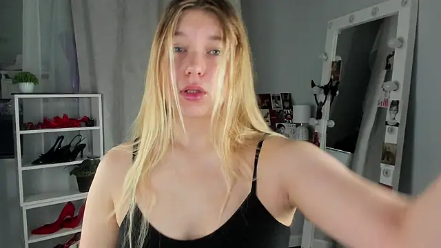 Snapshot of Rebecca_Kelly chatting on 09-24-25, 02:04 Rebecca Kelly online show from 09-24-25, 02:04