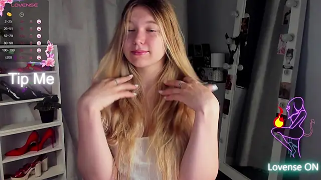 Snapshot of Rebecca_Kelly chatting on 09-28-25, 01:55 Rebecca Kelly online show from 09-28-25, 01:55