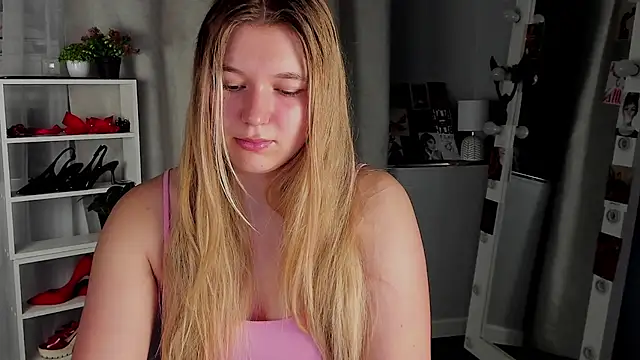 Snapshot of Rebecca_Kelly chatting on 10-06-25, 01:58 Rebecca Kelly online show from 10-06-25, 01:58