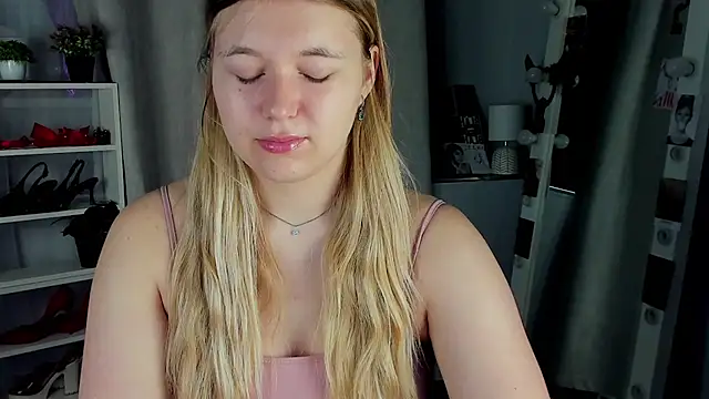 Snapshot of Rebecca_Kelly chatting on 10-08-25, 01:58 Rebecca Kelly online show from 10-08-25, 01:58