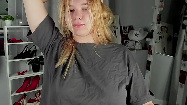 Snapshot of Rebecca_Kelly chatting on 11-15-25, 02:09 Rebecca Kelly online show from 11-15-25, 02:09