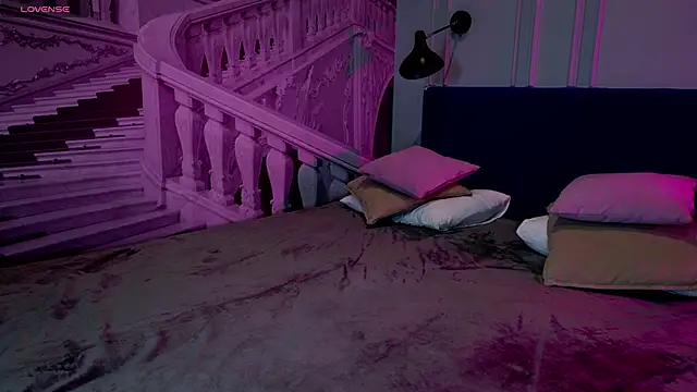 Liv Fay online show from 12-11-24, 01:39