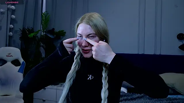 Liv Fay online show from 01-24-25, 01:14