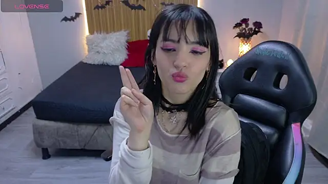 Snapshot of sailor_moon07 chatting on 10-15-25, 03:17 sailor moon07 online show from 10-15-25, 03:17